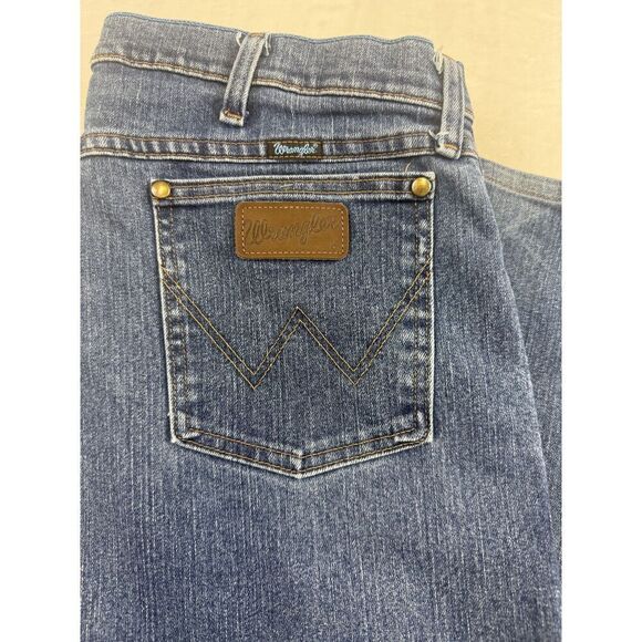 Wrangler Jeans Mens 47x30 Blue Cowboy Cut Regular Fit Premium Performance Denim - Picture 10 of 12